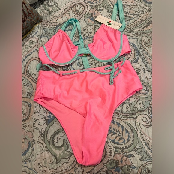 NWT “Stylish” Swimwear size large - Picture 2 of 11